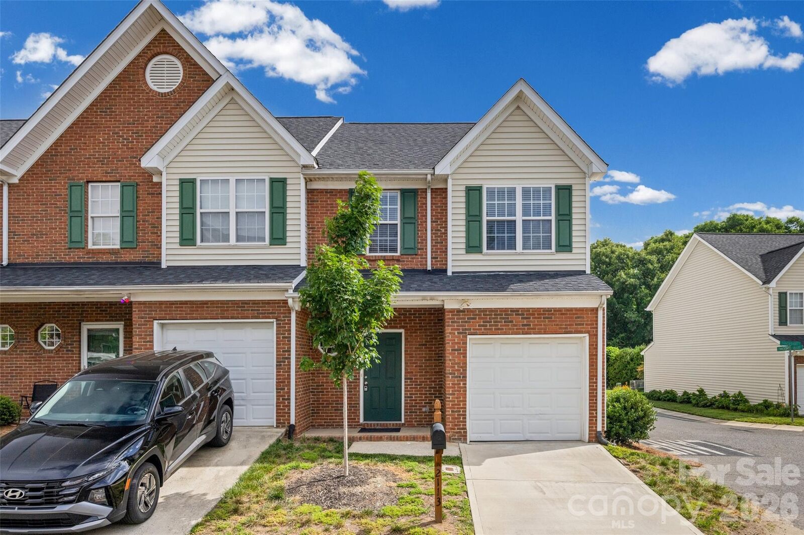 Property Photo:  2113 Lennoxshire Square Court  NC 28210 