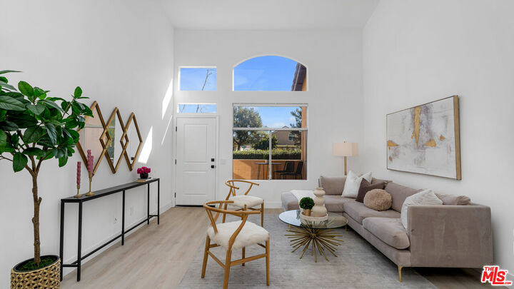 Property Photo:  19431 Rue De Valore  CA 92610 