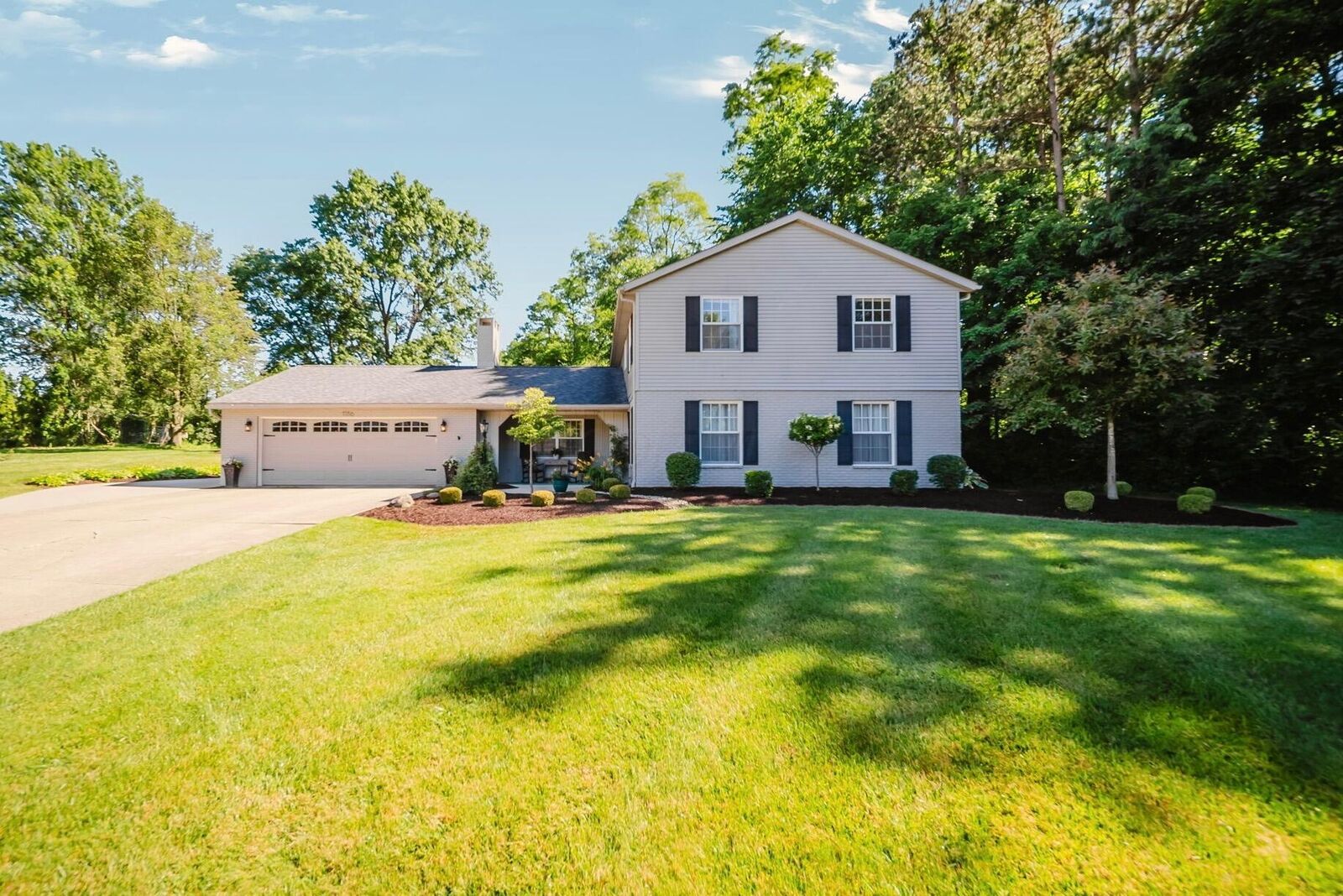 Property Photo: 1186 Royal Oak Court OH 44906