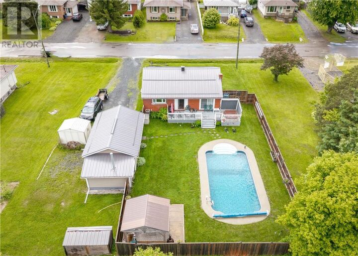 Property Photo:  4490 Elizabeth Crescent  ON P3P 1S7 