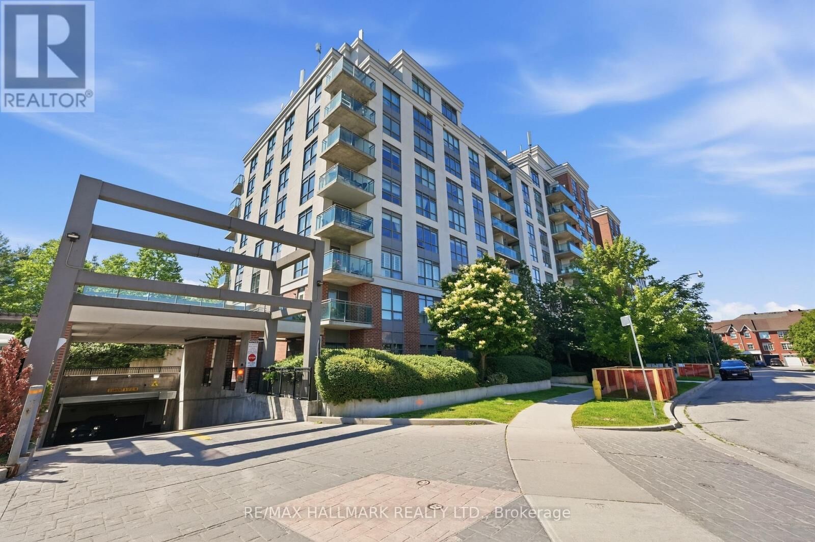 Photo de la propriété: 120 Dallimore Circle 417 ON M3C 4J1
