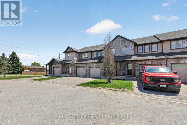 Property Photo: 175 Ingersoll Street North 28 ON N5C 0B9