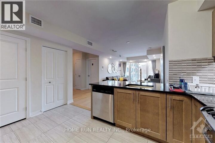 Property Photo:  195 Besserer Street 402  ON K1N 0B6 