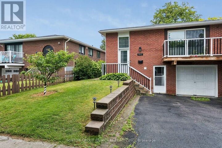 Property Photo: 1993 Carrera Lane Upper ON L5J 1C6