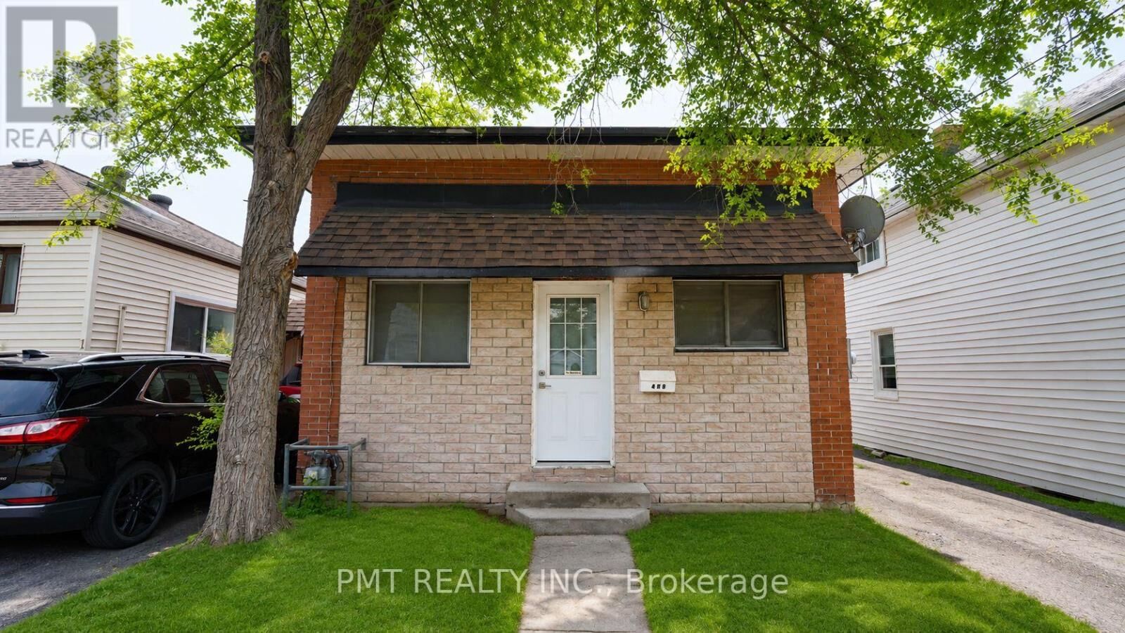 Property Photo: 109 Nassau Street ON L1J 4A3
