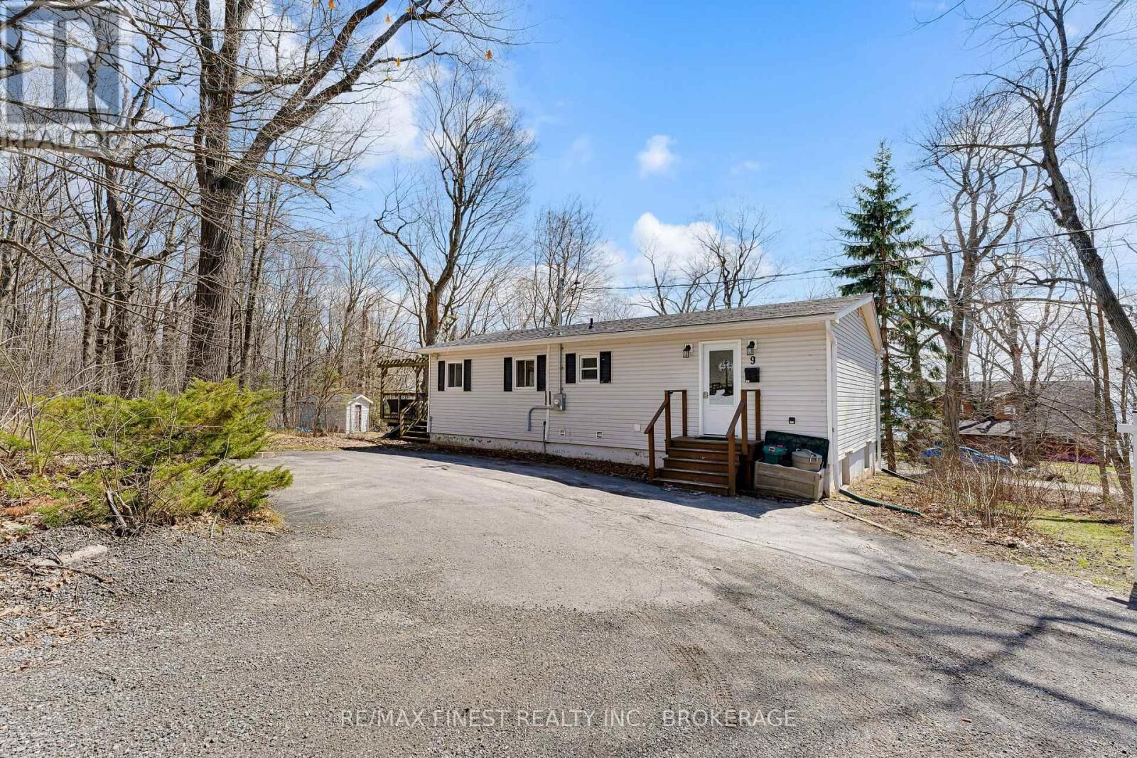 Property Photo:  9 Mallard Lane  ON K7K 5E2 