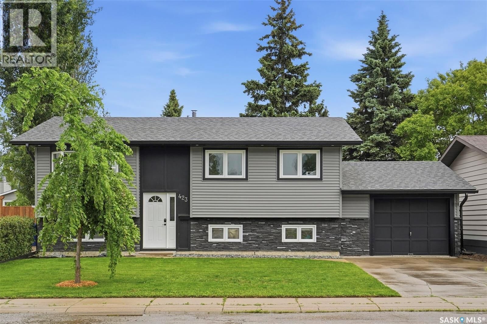 Property Photo:  423 Nesbitt Way  SK S7L 6S3 