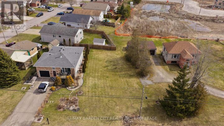 Property Photo:  156 Kingsway  ON L3B 3N9 