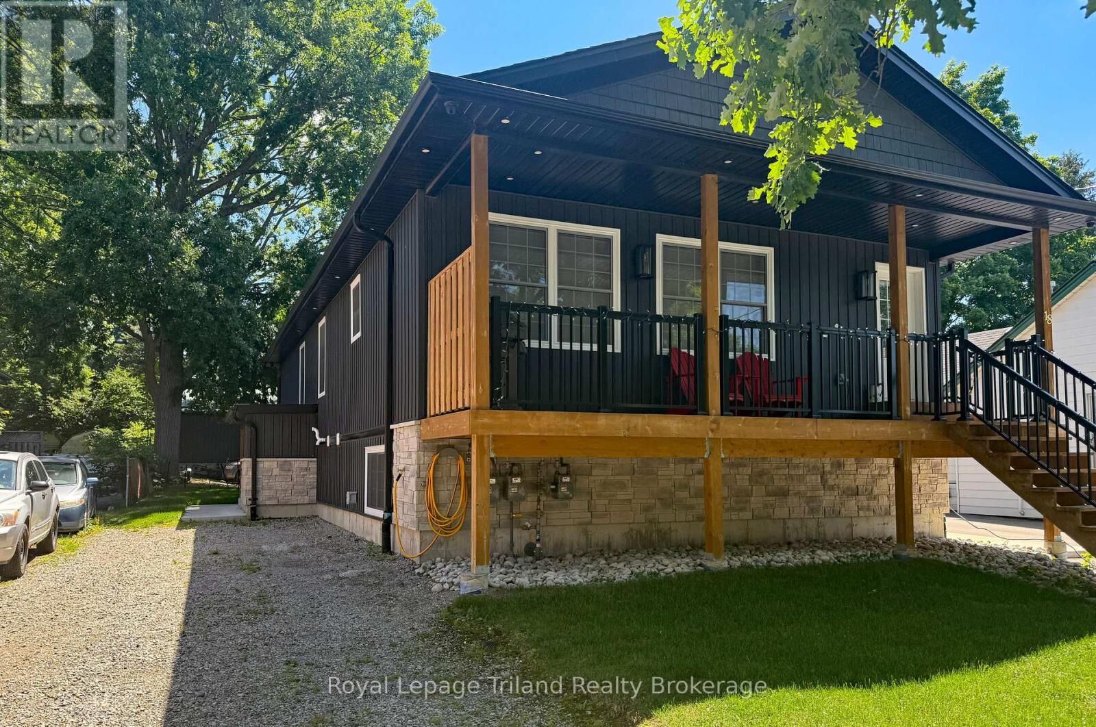 Property Photo:  18 Winniett Street 2  ON N4S 5Z3 