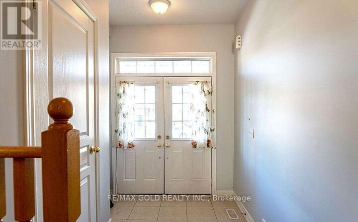 Property Photo: 11 Vanderpool Crescent 1 ON L6P 3W7