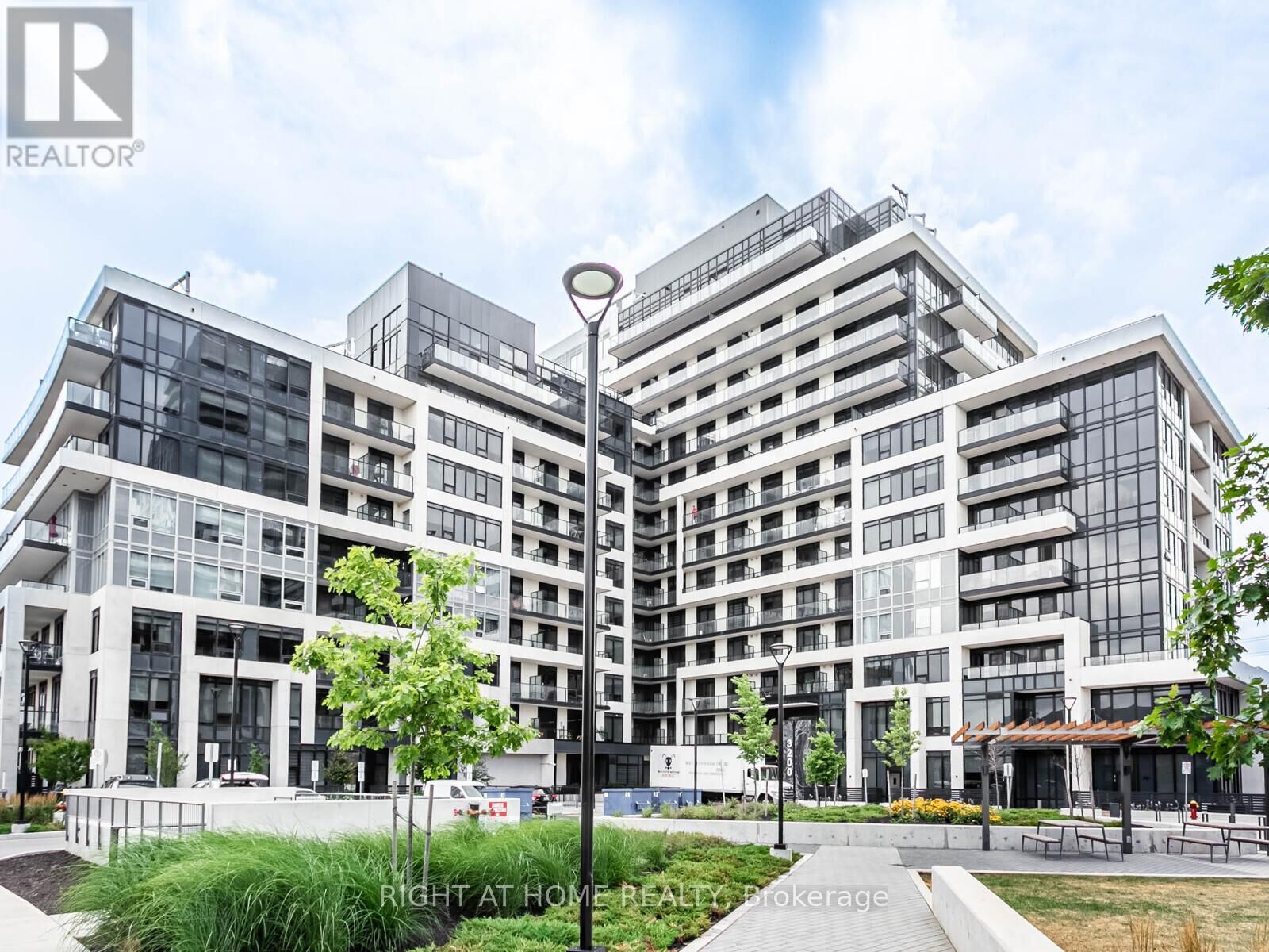 Property Photo: 3200 William Coltson Avenue 413 ON L6H 7W6