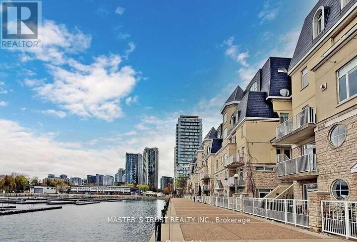 Property Photo:  30 Stadium Rd Road 238  ON M5V 3P4 
