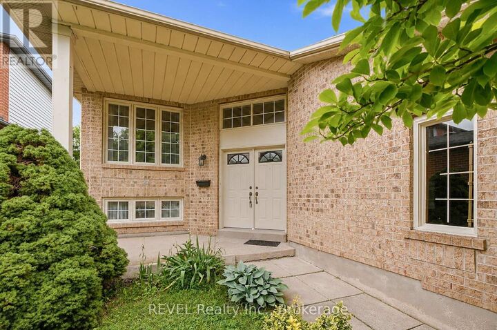 Property Photo:  86 Madison Court West  ON L3C 7G1 