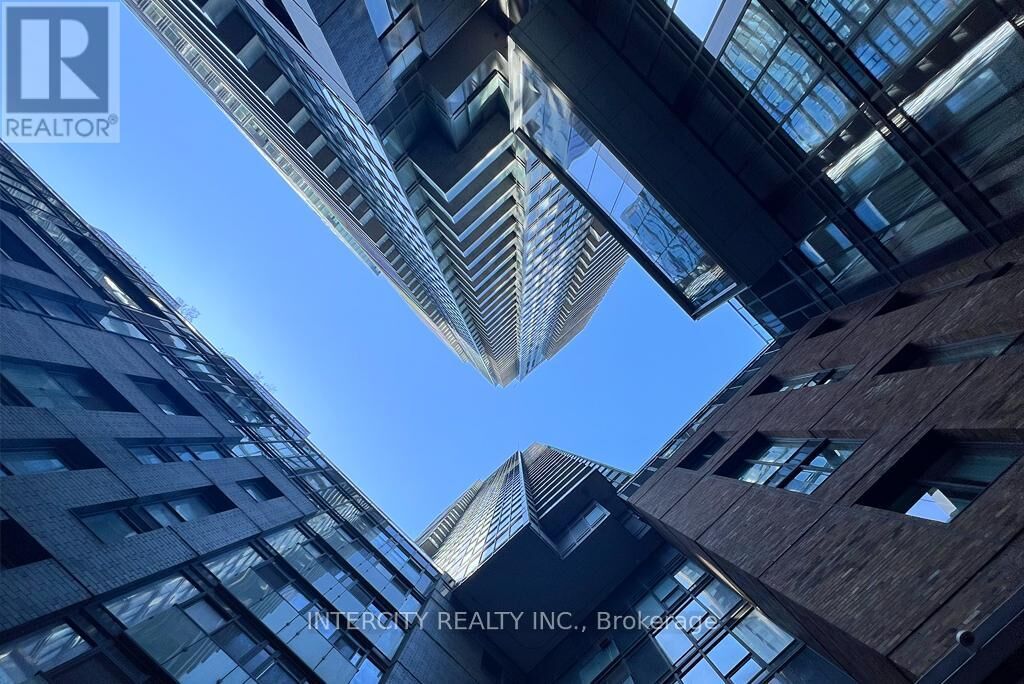 Property Photo:  115 Blue Jays Way 4806  ON M5V 3T3 