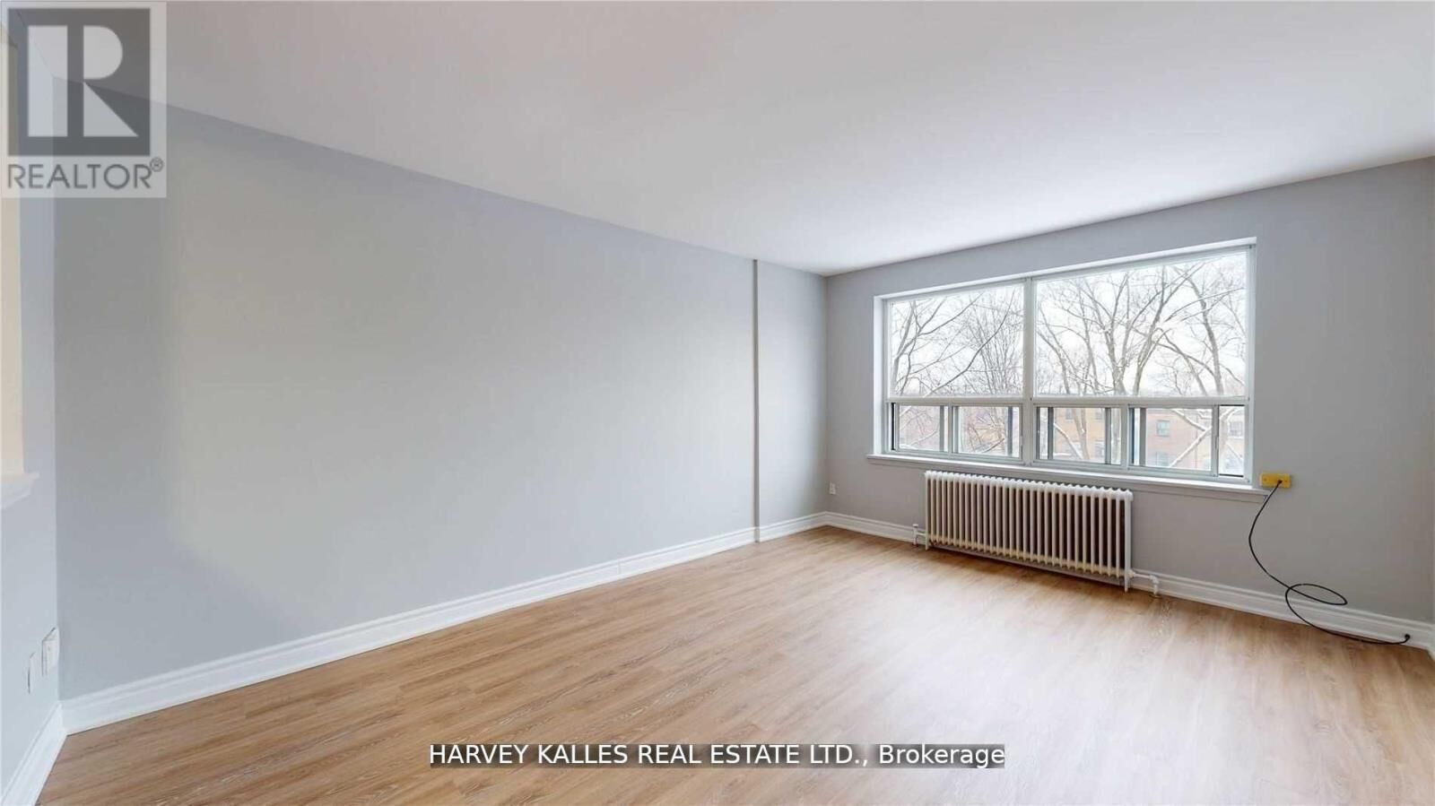 Property Photo:  31 Clearview Heights B7  ON M6M 2A2 