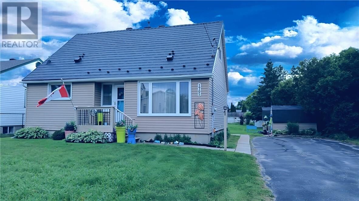 Photo de la propriété:  1705 Gemmel Street  ON P3A 1H5 