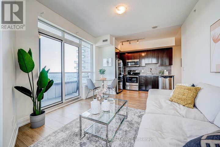 Property Photo: 7171 Yonge Street 2701 ON L3T 0C5