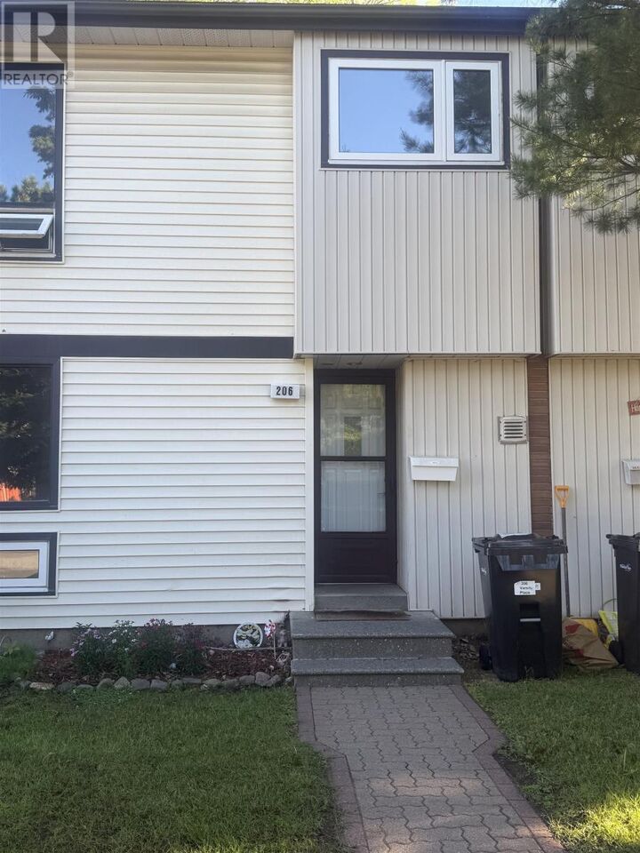 206 Varsity Place — photo 1