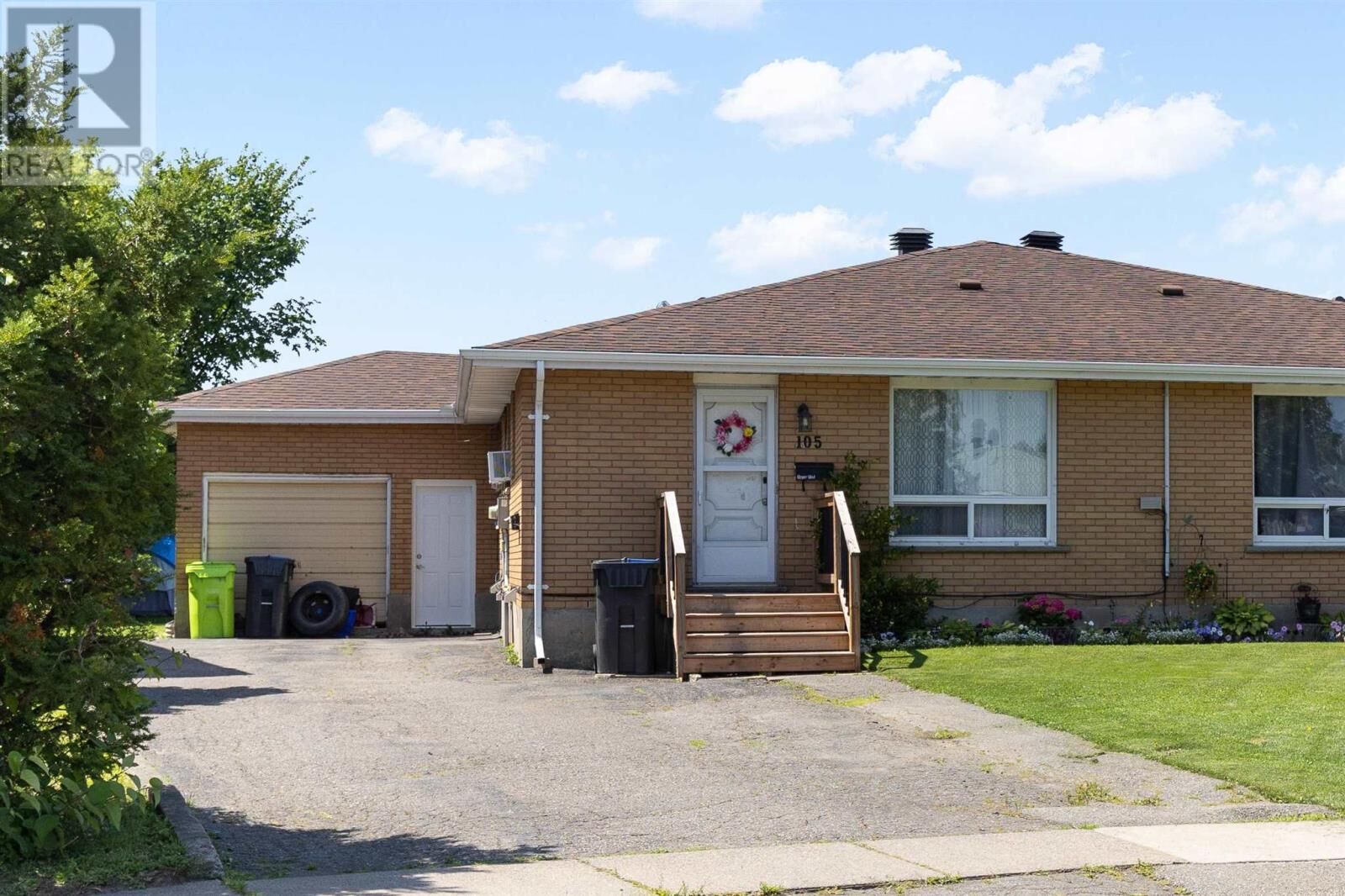 Property Photo:  105 Pozzebon Cres  ON P6C 6B4 