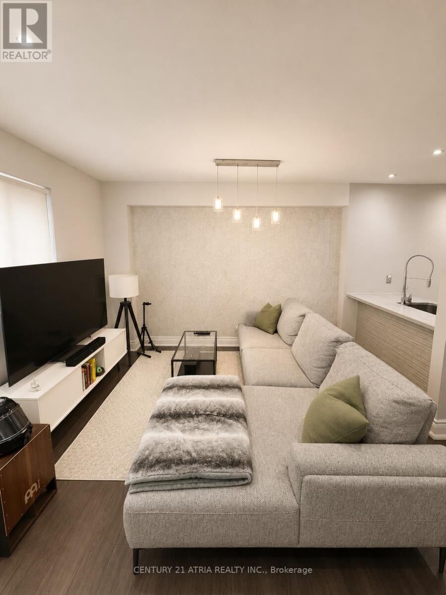 Property Photo:  46 East Liberty Street 512  ON M6K 3P2 