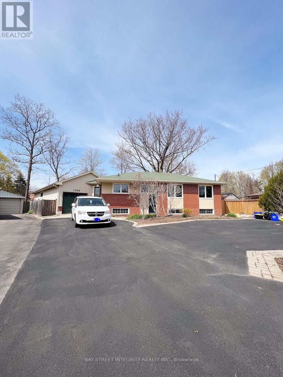 Property Photo:  1339 Pinegrove Road 2  ON L6L 2X2 