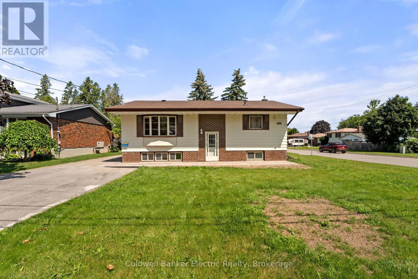 Property Photo: 8B Pottinger Street ON K9V 3X3