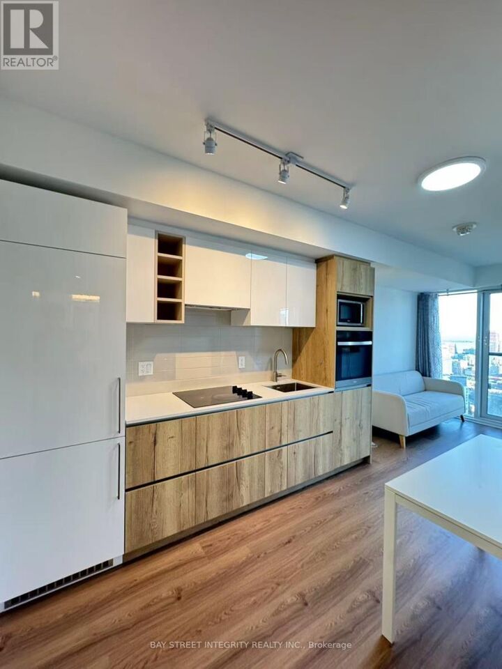 Property Photo:  319 Jarvis Street 3801  ON M5B 0C8 