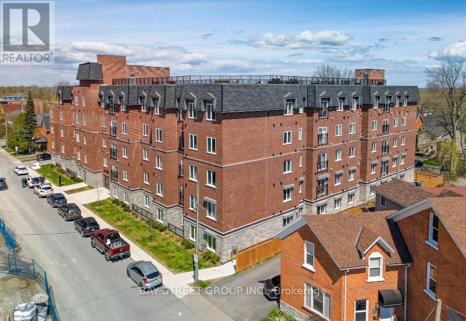 Property Photo:  501 Frontenac Street 213  ON K7K 4L9 