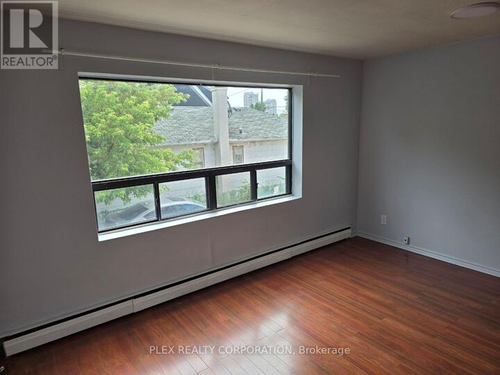 Property Photo:  25A Milton Street 2  ON M8Y 2X7 