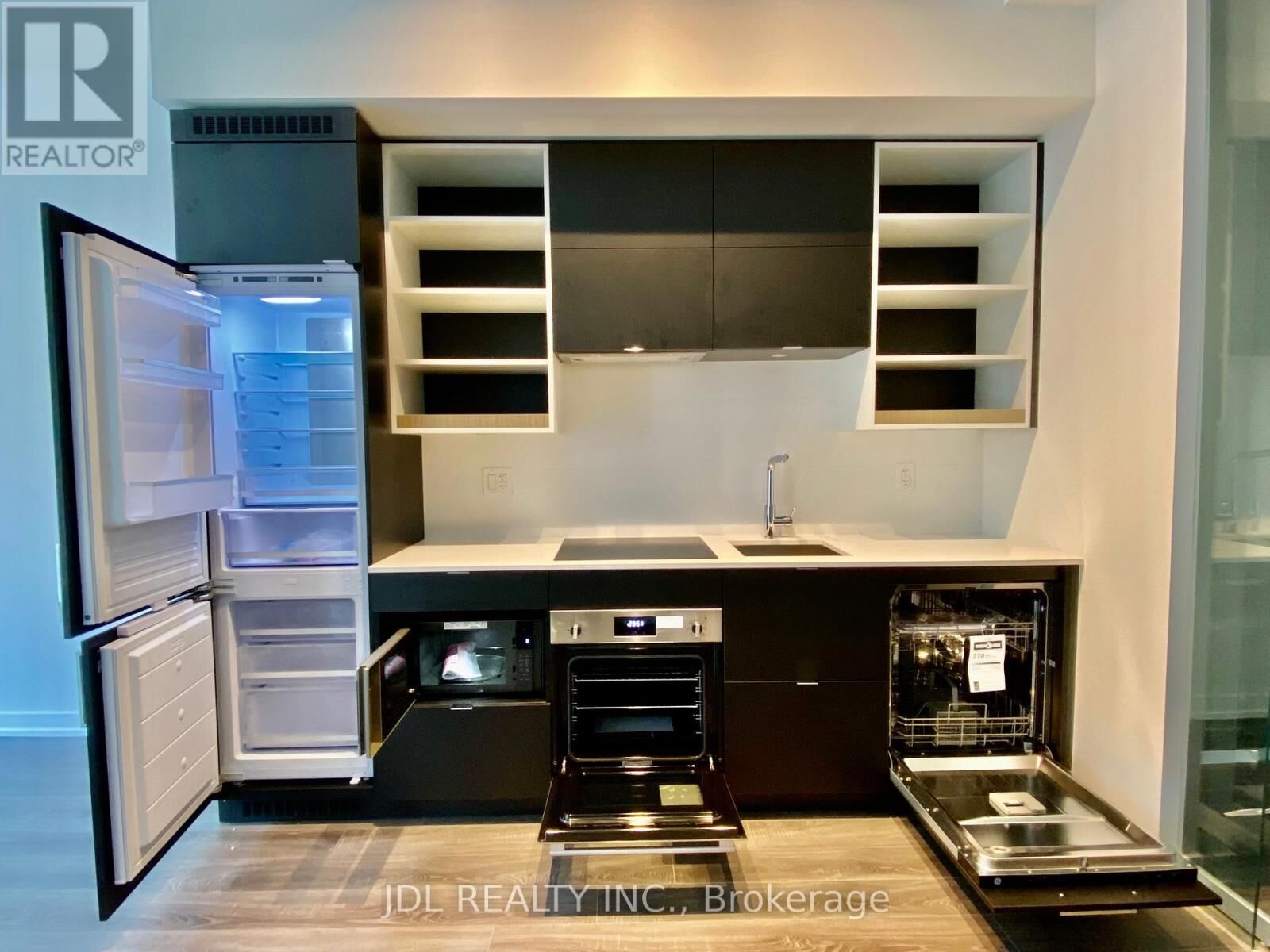 Property Photo:  20 Edward Street 1207  ON M5G 0C5 