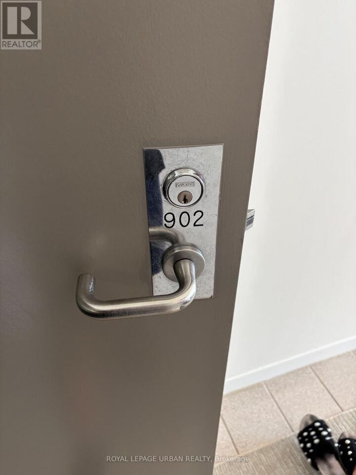 Property Photo:  21 Overlea Boulevard 902  ON M4H 1P2 