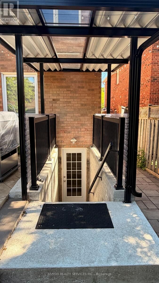 Property Photo:  3412 Marmac Crescent  ON L5L 4Z8 