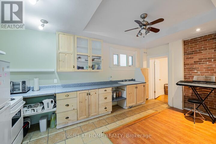 Property Photo:  220 Lyon Street North B  ON K1R 5V7 