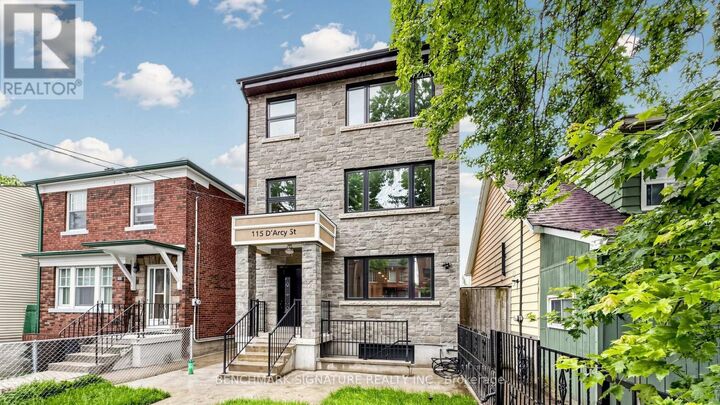 Property Photo:  115 D'Arcy Street 3rd Floor  ON M5T 1K2 