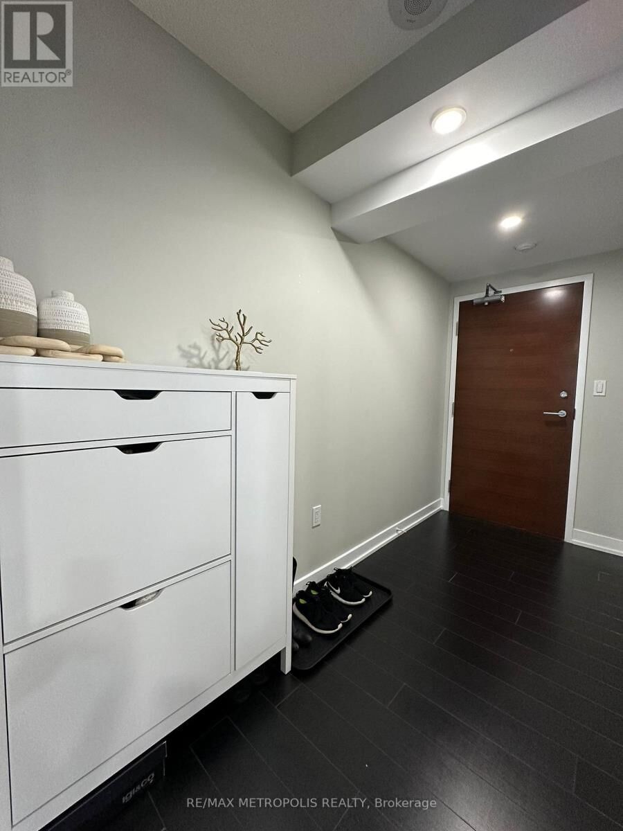 Property Photo:  15 Iceboat Terrace 2202  ON M5V 4A5 