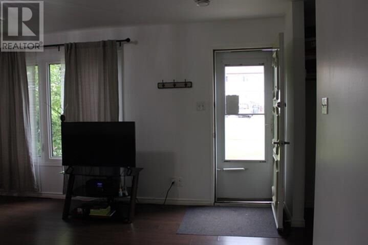 Property Photo:  516 Wentworth Cres  ON P7A 7S8 
