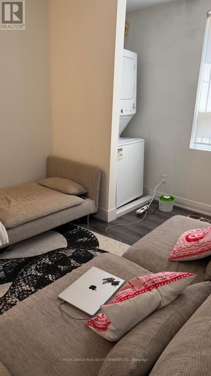 Property Photo: 136 Avenue Road C ON M5R 2H6
