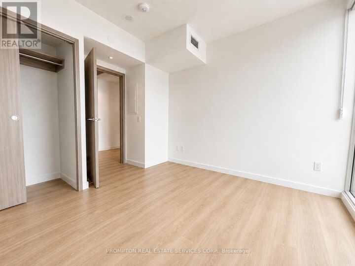 Property Photo:  3 Concord Cityplace Way 2105  ON M5V 0X4 