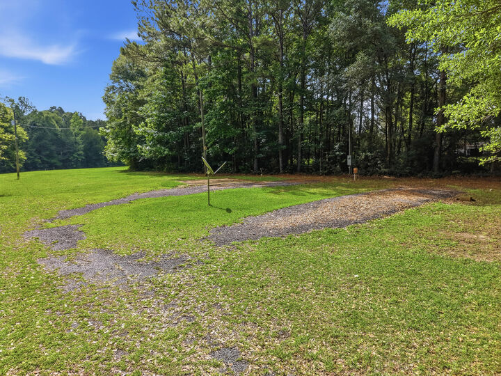 Property Photo: 7775 Peacock Road FL 32531