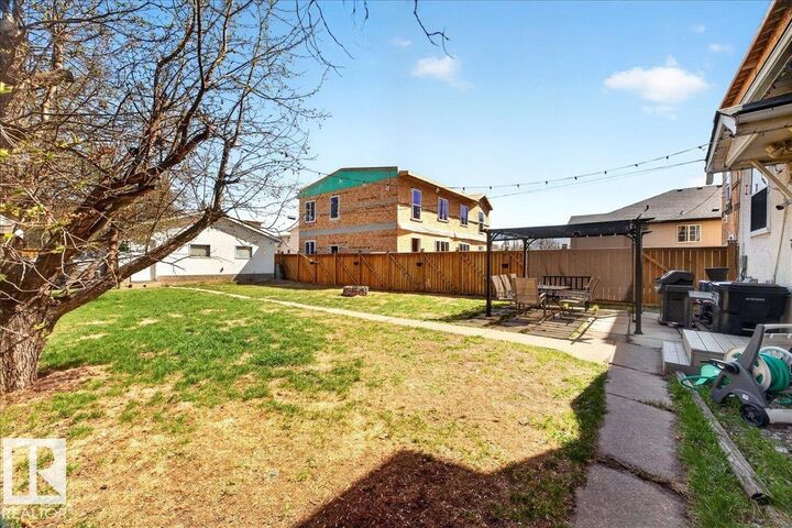Property Photo:  11645 125 Street NW  AB T5M 0N5 