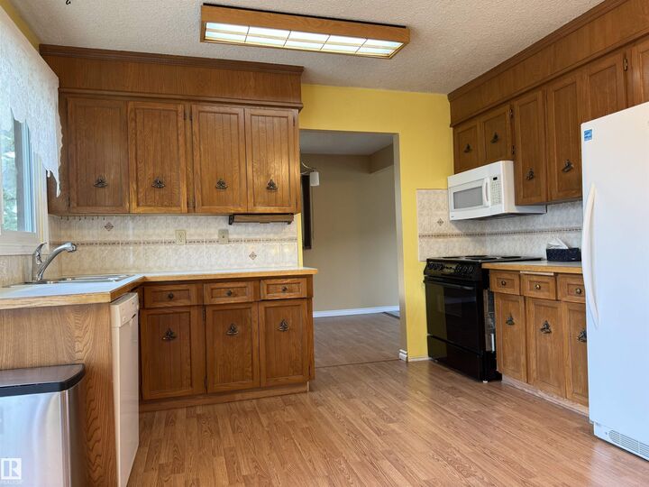 Property Photo: 5503 Centennial Drive AB T9A 2H1