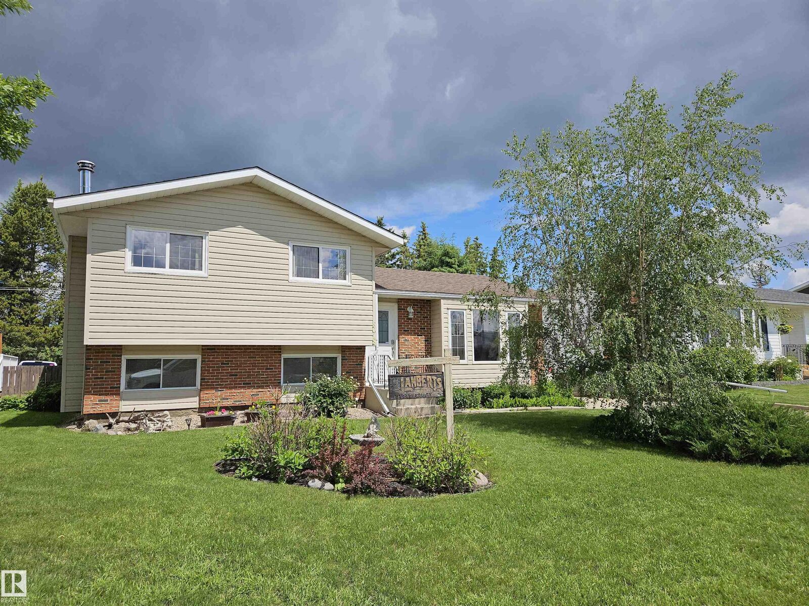 Property Photo:  5018 57 Avenue  AB T0A 3A1 