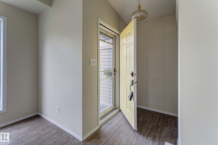 Property Photo:  1523 Jarvis Crescent NW  AB T6L 6S4 