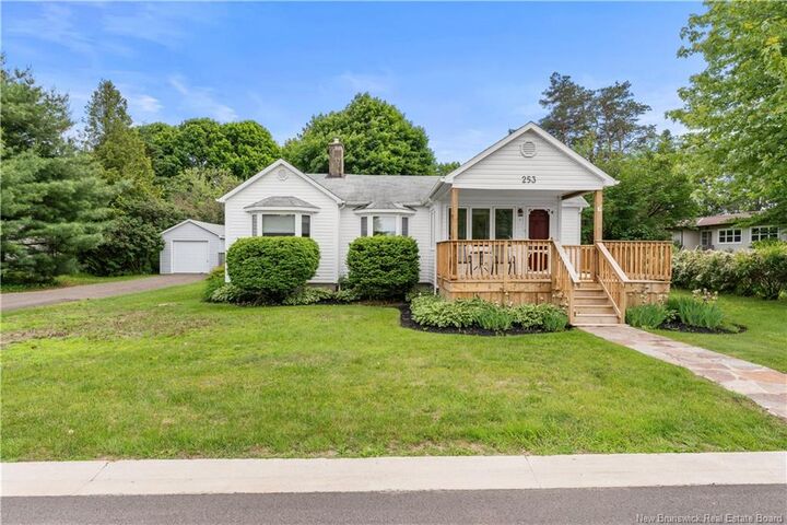 Property Photo: 253 Elizabeth Street NB E4P 1R4