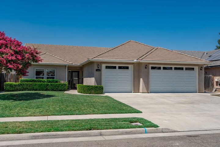 Property Photo:  1980 Academy Avenue  CA 93274 