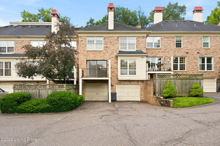 Property Photo:  5720 Coach Gate Wynde  KY 40207 