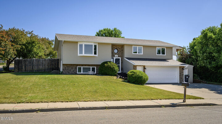 Property Photo:  508 6th Avenue NE  ND 58554 