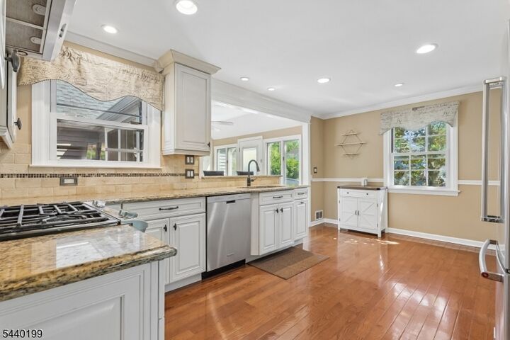 Property Photo:  2556 Mountain Ave  NJ 07076 