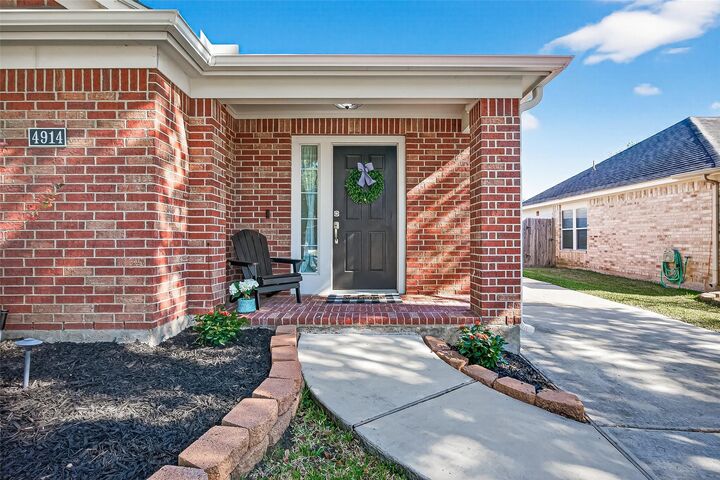 Property Photo: 4914 Grapevine Lake Court TX 77407