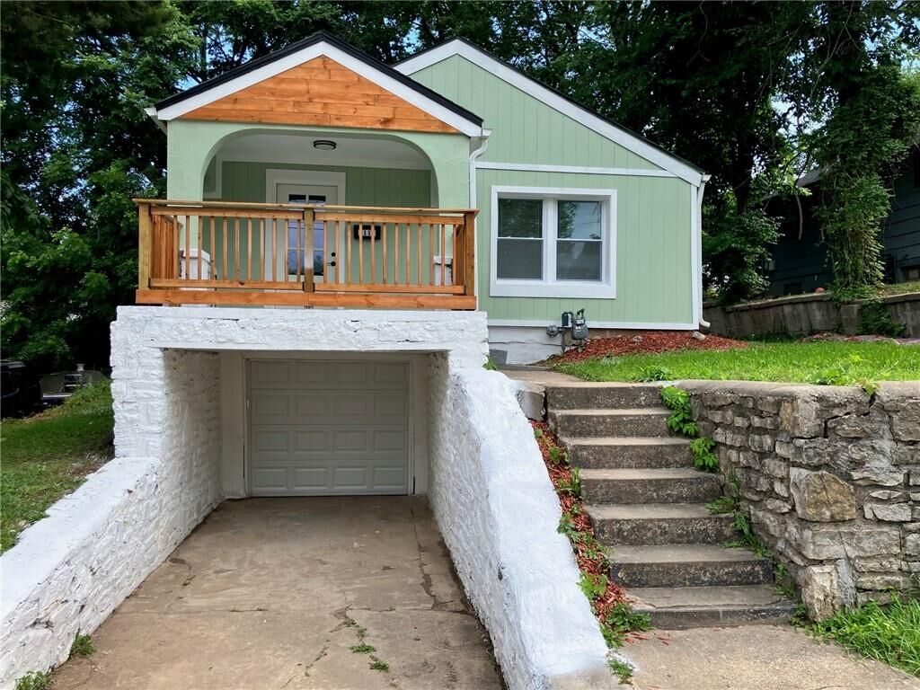 Property Photo:  3111 Waverly Avenue  KS 66102 